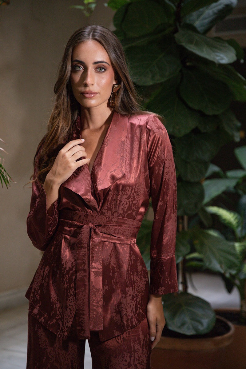 TRAJE OCRE